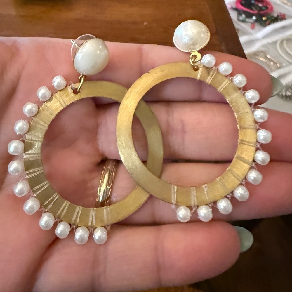 Elegant Gold and Pearl Hoop Earrings